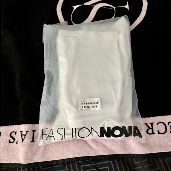 NWT Fashion Nova White Velour Hoodie & Short Set XS - Picture 6 of 6